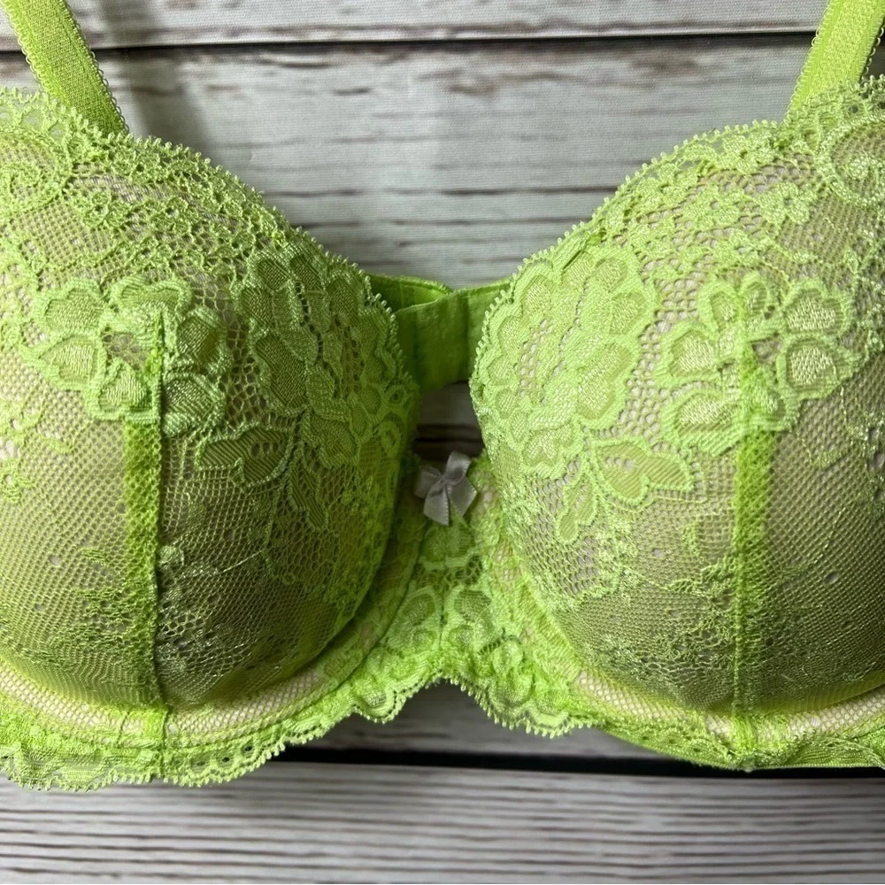 Victoria’s Secret Lime Green Lace Push-up Bra